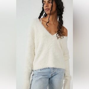 Free People Women’s Serendipity V-Neck Fuzzy Sweater Long Sleeve Sz Medium NWOT